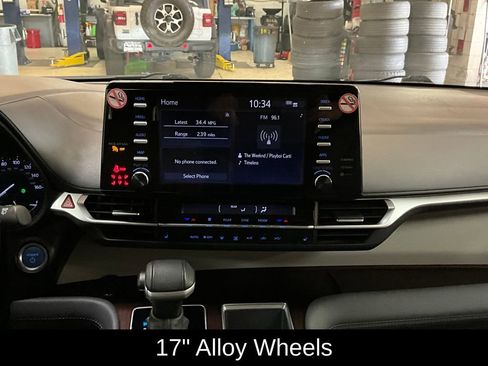 Used 2024 Toyota Sienna XLE image 9