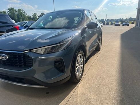 Used 2023 Ford Escape Active w/ Tech Pack #1 FWD image 3