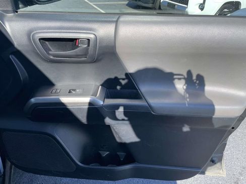 Used 2018 Toyota Tacoma SR5 w/ SR5 Appearance Package (SM) image 48