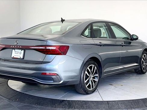 Used 2025 Volkswagen Jetta SE image 13