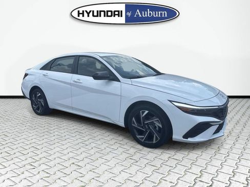 New 2025 Hyundai Elantra SEL FWD image 2