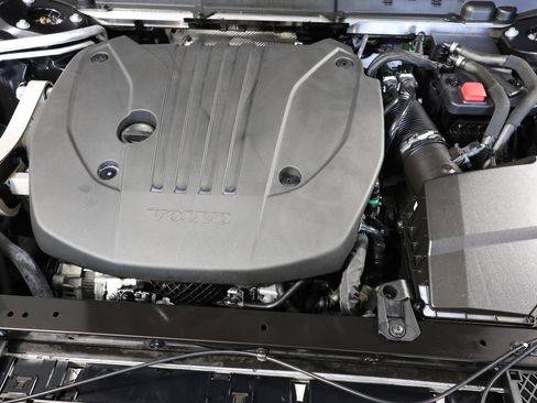 Used 2023 Volvo XC60 B5 Plus w/ Protection Package Premier image 27