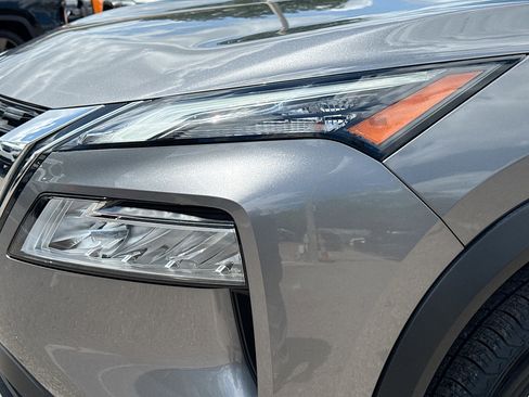 Used 2023 Nissan Rogue SV FWD image 9