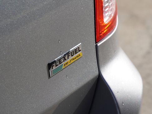 Used 2017 Dodge Grand Caravan SE w/ UConnect Hands-Free Group image 17