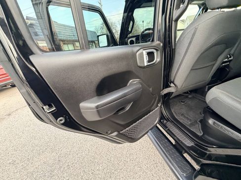 Used 2024 Jeep Wrangler Unlimited w/ Convenience Group AWD/4WD image 13
