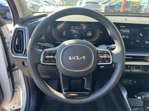 Used 2025 Kia Sorento LX image 30