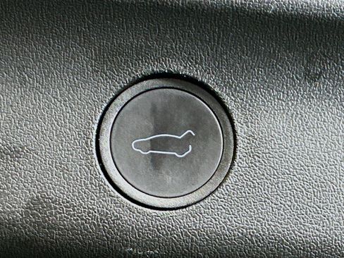 Used 2022 Tesla Model Y Performance AWD/4WD image 30