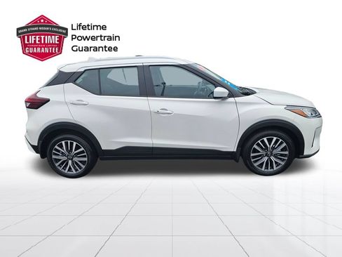 Used 2024 Nissan Kicks SV FWD image 7