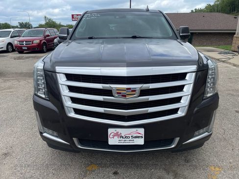 Used 2016 Cadillac Escalade Luxury image 3