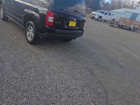 Used 2014 Jeep Patriot Sport w/ Power Value Group image 4