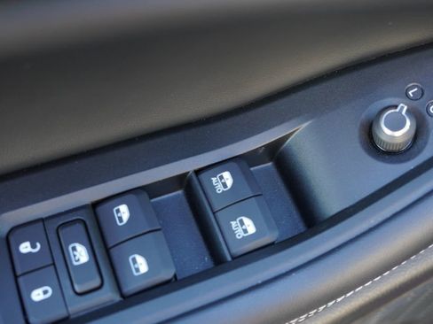 Certified 2025 Jeep Grand Cherokee Altitude image 21