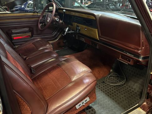 Used 1987 Jeep Grand Wagoneer AWD/4WD image 4