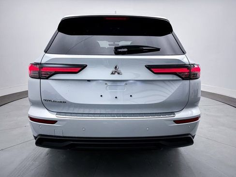 New 2025 Mitsubishi Outlander ES image 11