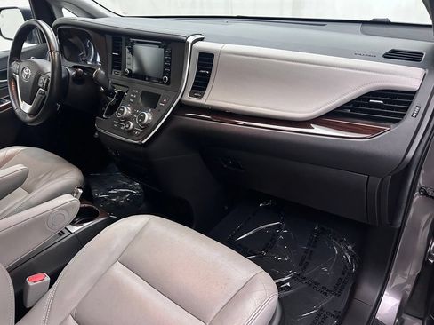 Used 2019 Toyota Sienna Limited Premium AWD/4WD image 20