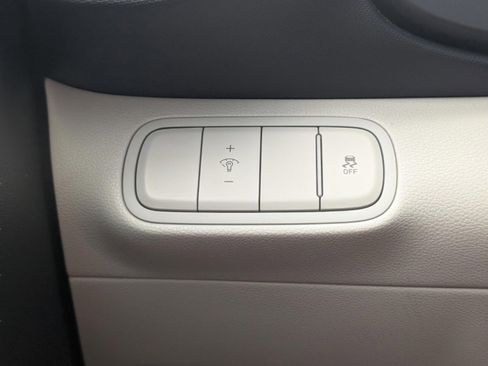 Used 2023 Hyundai Venue Limited image 41