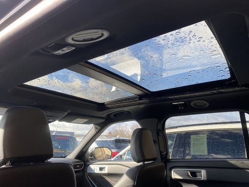 Used 2023 Ford Explorer ST-Line w/ Class IV Trailer Tow Package image 24