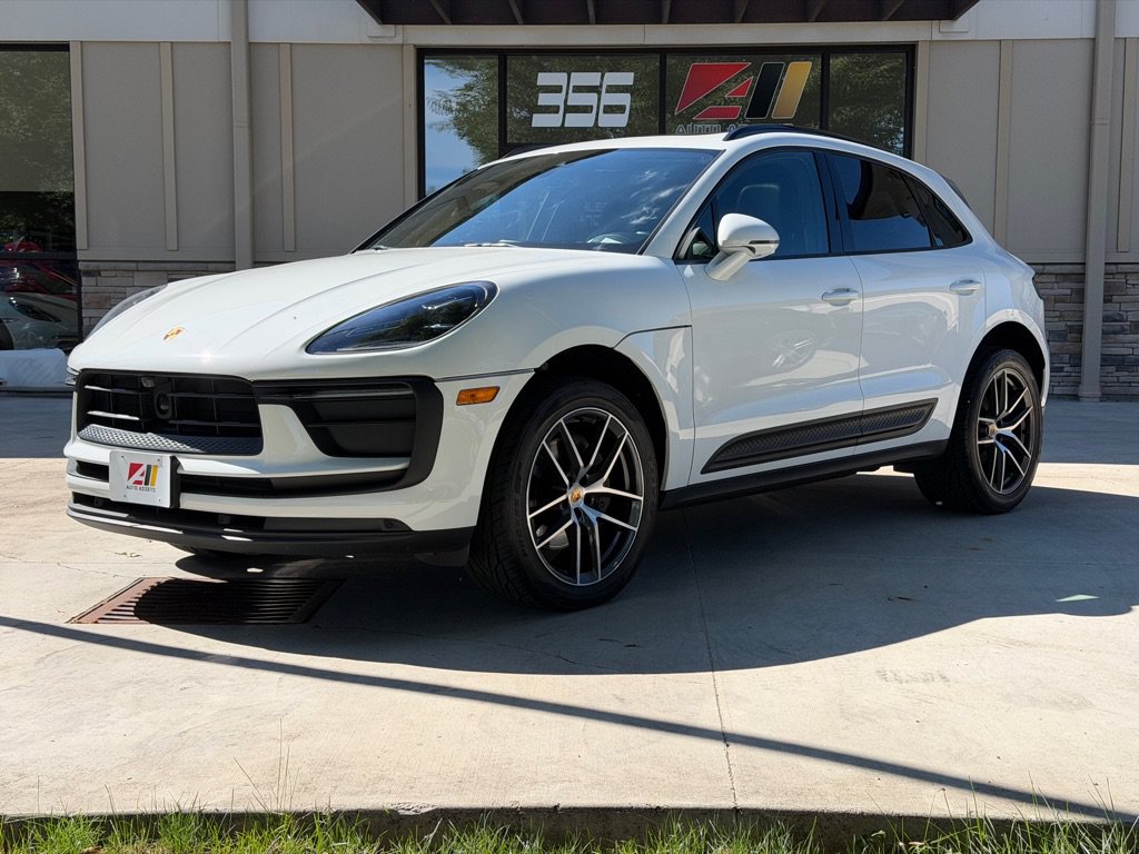 Used 2023 Porsche Macan AWD/4WD image 1