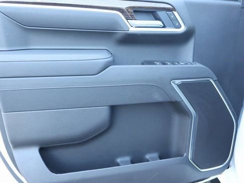 New 2026 GMC Sierra 1500 SLE image 9