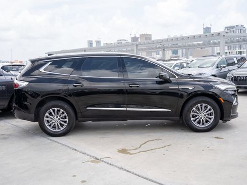 Used 2024 Buick Enclave Essence w/ Technology Package FWD image 4
