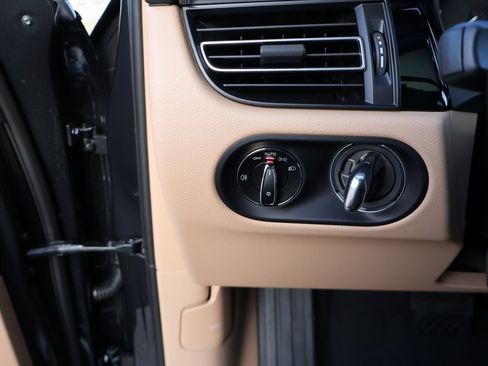 New 2026 Porsche Macan image 32