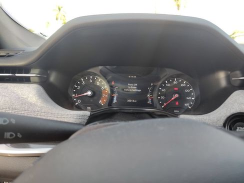 Used 2025 Jeep Compass Latitude AWD/4WD image 3