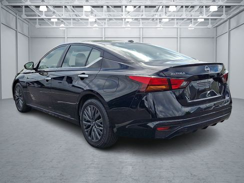 Used 2024 Nissan Altima 2.5 SV FWD image 4