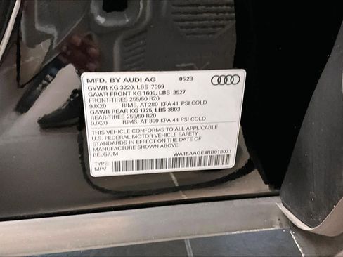 Used 2024 Audi Q8 e-tron Premium Plus w/ Premium Plus Package image 32