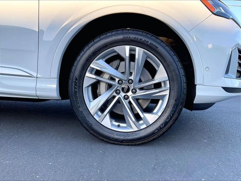 Used 2021 Audi Q7 2.0T Premium Plus w/ Premium Plus Package AWD/4WD image 12