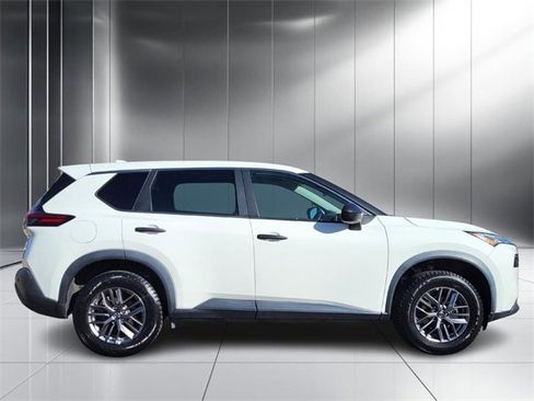 Used 2021 Nissan Rogue S image 2