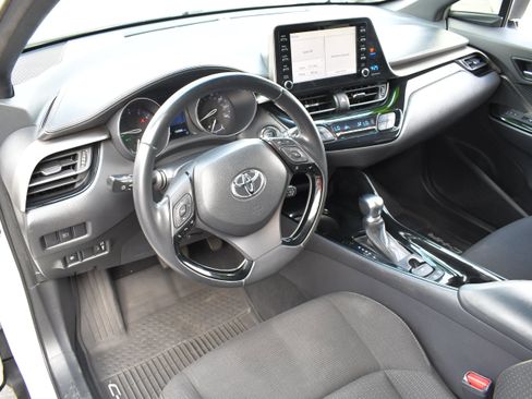 Used 2019 Toyota C-HR XLE FWD image 8