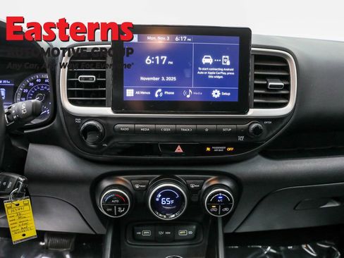 Used 2022 Hyundai Venue SEL image 12