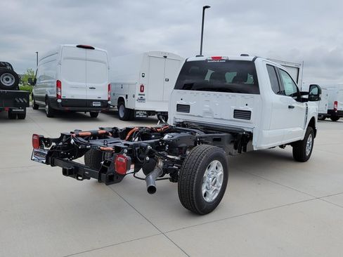 New 2025 Ford F250 XLT image 3