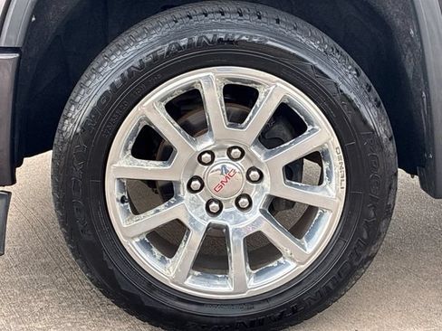 Used 2015 GMC Sierra 1500 Denali w/ Driver Alert Package RWD image 28