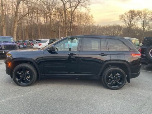 Used 2022 Jeep Grand Cherokee Altitude image 3