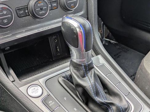 Used 2016 Volkswagen e-Golf SE w/ DC Fast Charging Package image 13