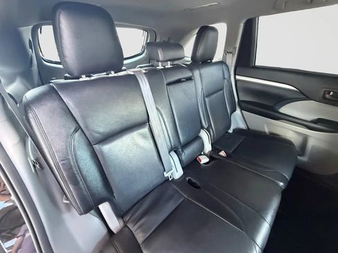 Used 2019 Toyota Highlander Plus w/ Protection Package #3 AWD/4WD image 19