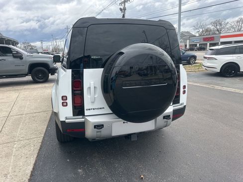 Used 2024 Land Rover Defender 130 S image 2