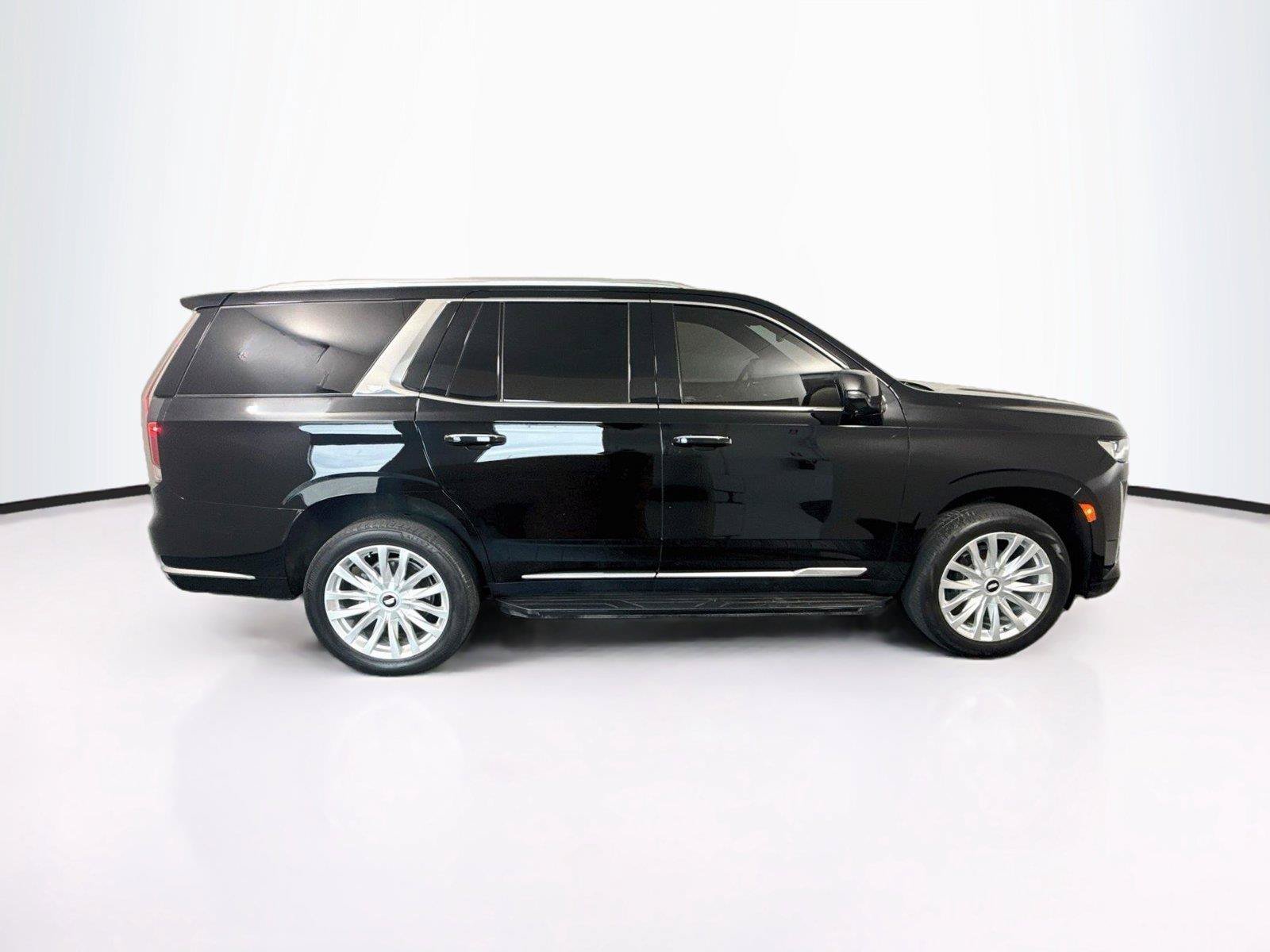 Used 2023 Cadillac Escalade Luxury RWD image 4
