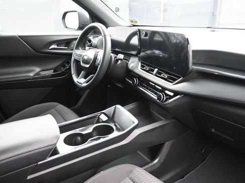 Used 2025 Chevrolet Equinox LT w/ Safety and Technology Package image 28