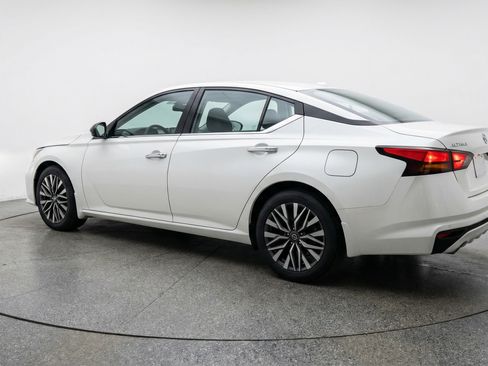 Used 2025 Nissan Altima 2.5 SV FWD image 6