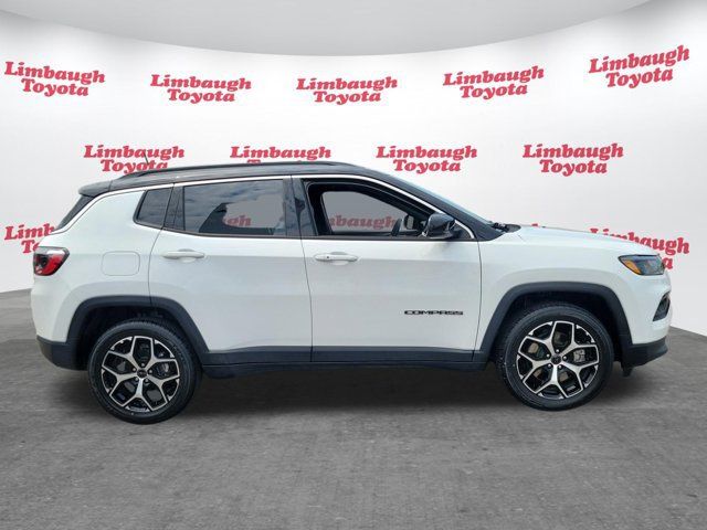 Used 2025 Jeep Compass Limited AWD/4WD image 2