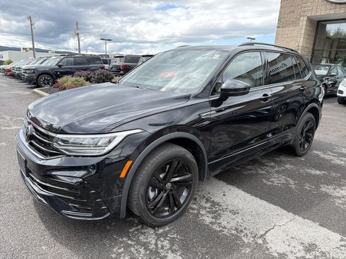 Used 2024 Volkswagen Tiguan SE R-Line AWD/4WD image 4