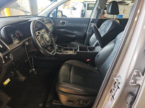 Used 2023 Kia Sorento S w/ Panoramic Sunroof Package AWD/4WD image 3