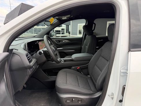 Used 2025 Chevrolet Traverse LT w/ Midnight/Sport Edition FWD image 13