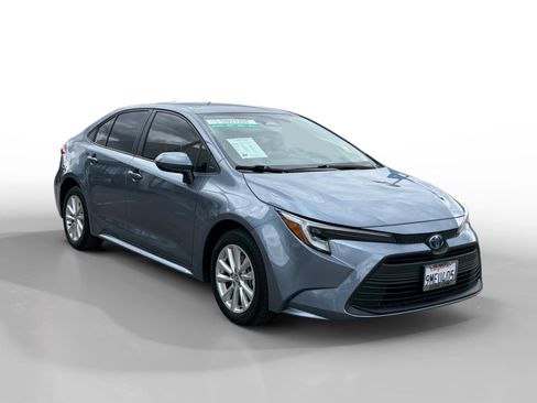 Used 2024 Toyota Corolla LE w/ LE Convenience Package FWD image 7