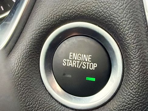 Used 2023 Chevrolet Traverse Premier image 38