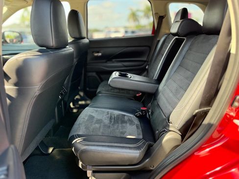 Used 2019 Mitsubishi Outlander SE AWD/4WD image 17