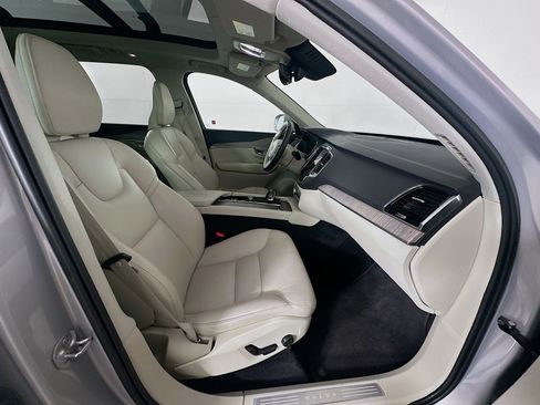 Used 2023 Volvo XC90 B6 Plus image 34