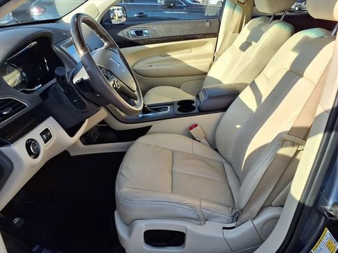 Used 2018 Lincoln MKT AWD w/ Technology Package image 5