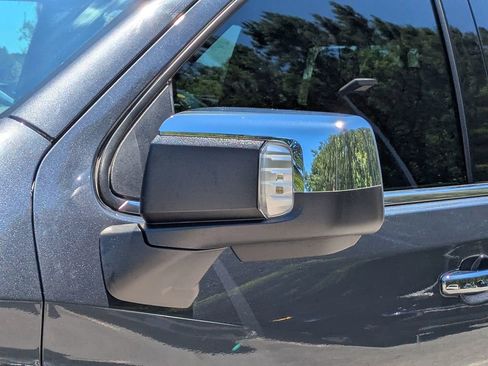 Used 2022 Chevrolet Silverado 1500 LTZ AWD/4WD image 11